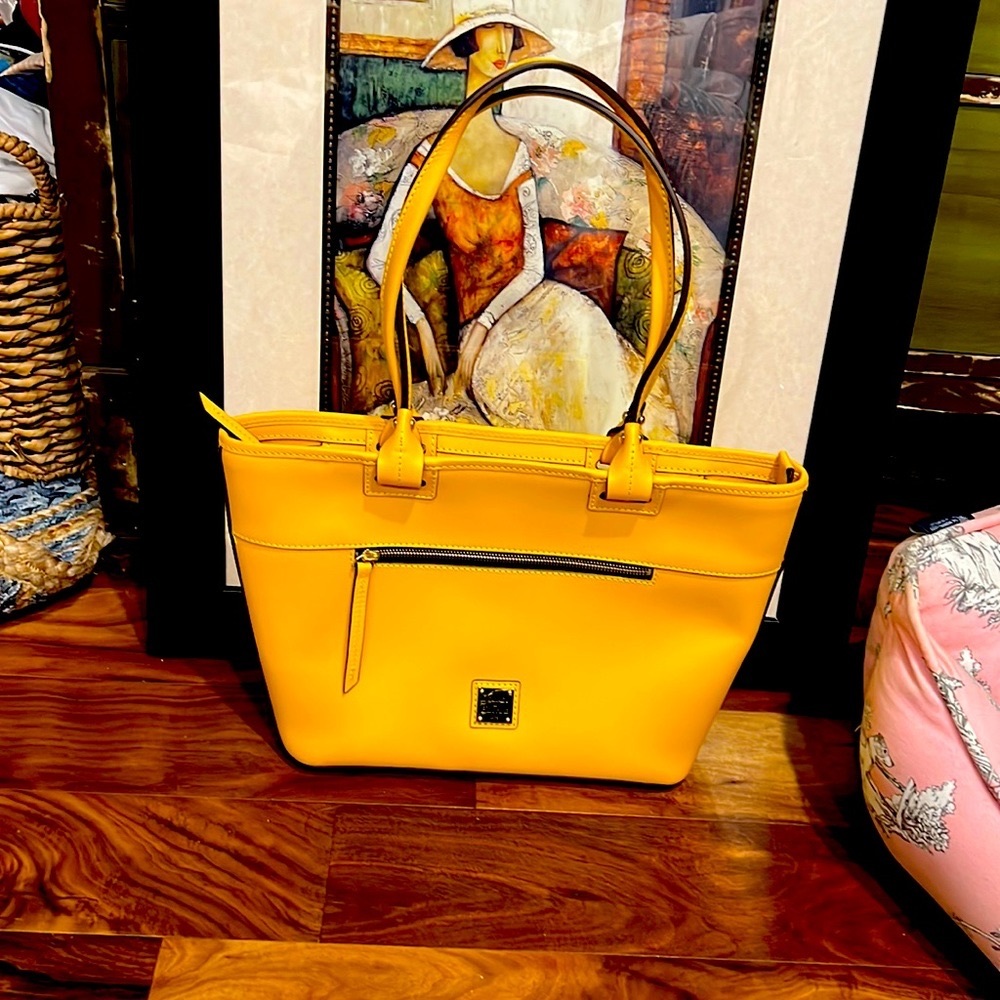 Dooney & Bourke Beacon Zip Tote NWOT